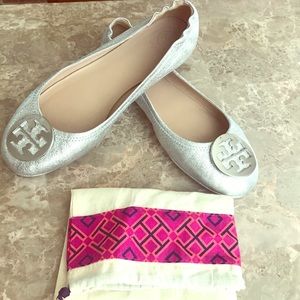 *****NEVER WORN****Tory Burch Minnie Travel Flats
